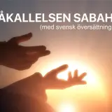 Händer sträckta mot soluppgången, en symbol för hopp och en dua för framgång, kanske inför en examen.