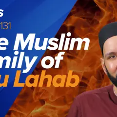Avsnitt 131 av "The Firsts" handlar om den muslimska familjen till Abu Lahab, med en man i en kufi och röd skjorta.