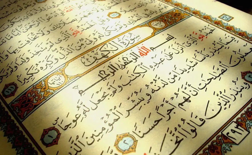 Surah Al-Kahf: Lärdomar, prövningar och fredagsbönen