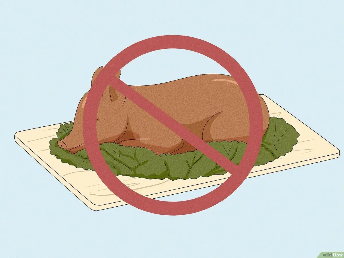 En hel, stekt gris på ett fat, med ett rött förbudstecken över. Detta symboliserar att fläskkött är haram.